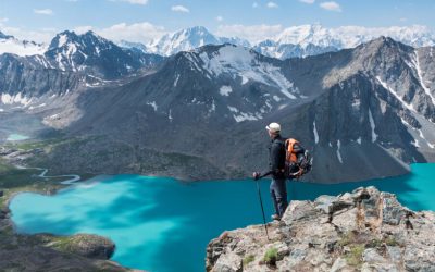 A,Trekker,Looking,At,Ala,Kul,Lake,From,Above,,Kirghizstan